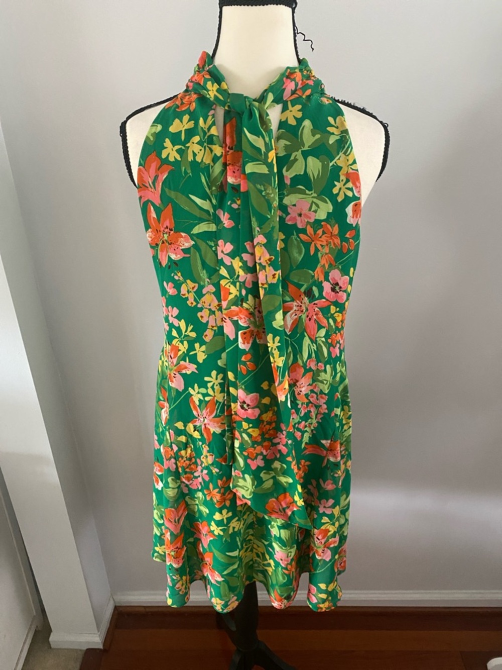 Vince Camuto size 4 high neck sleeveless dress - Picture 4 of 9